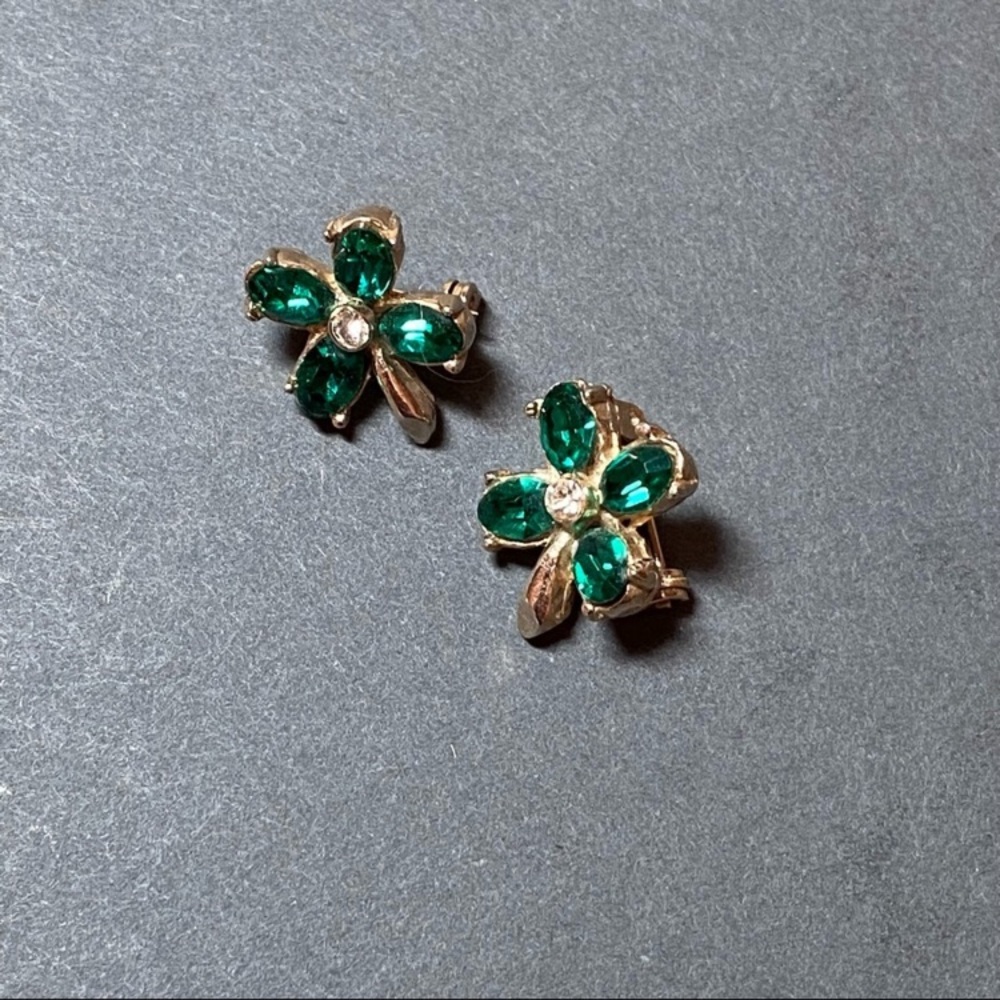 Vintage tiny green shamrock clover rhinestone scatter pins